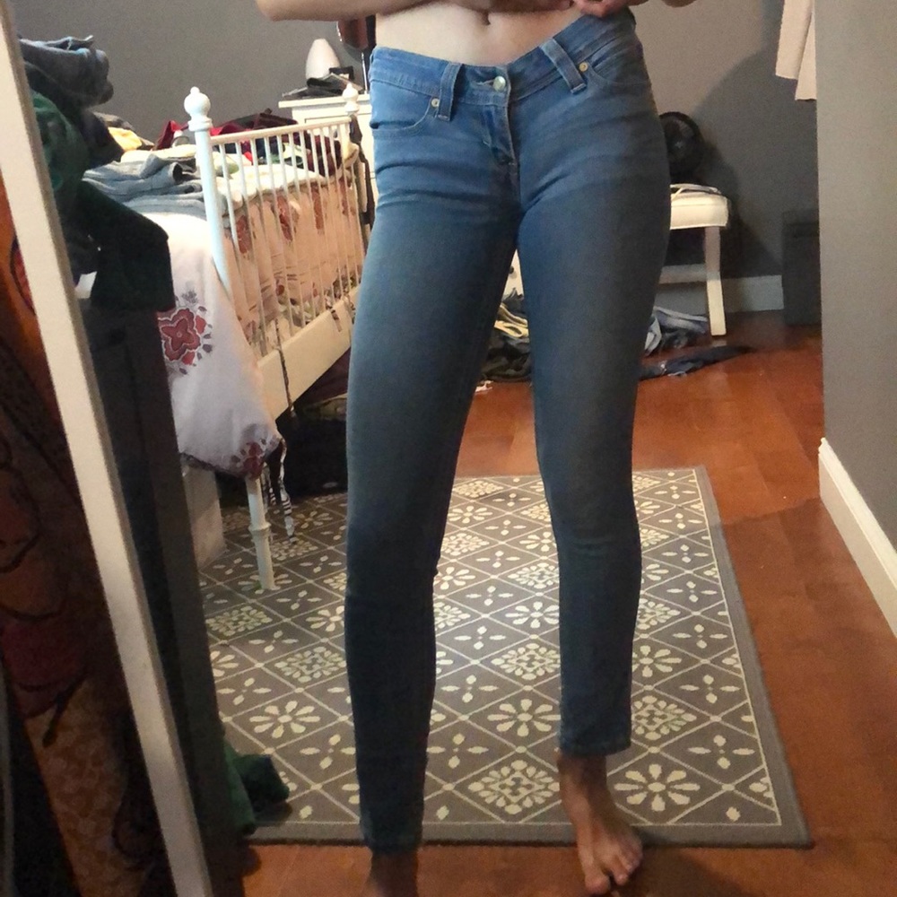 Low rise skinny Levi’s! Size 24! Great condition!